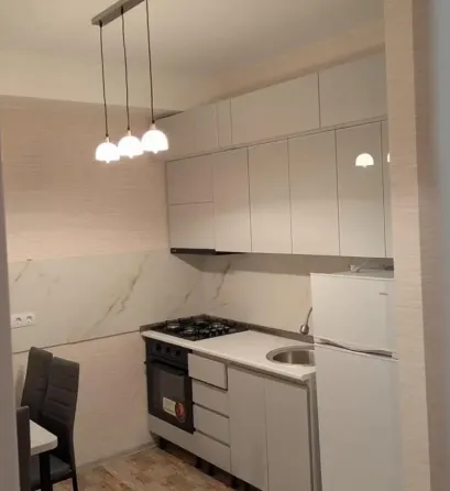 ქირავდება 2 ოთახიანი ბინა 55მ² 8/12 სართ თბილისი