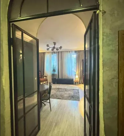 ქირავდება 2 ოთახიანი ბინა 60მ² 1/2 სართ თბილისი