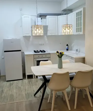 ქირავდება 2 ოთახიანი ბინა 50მ² 5/9 სართ თბილისი