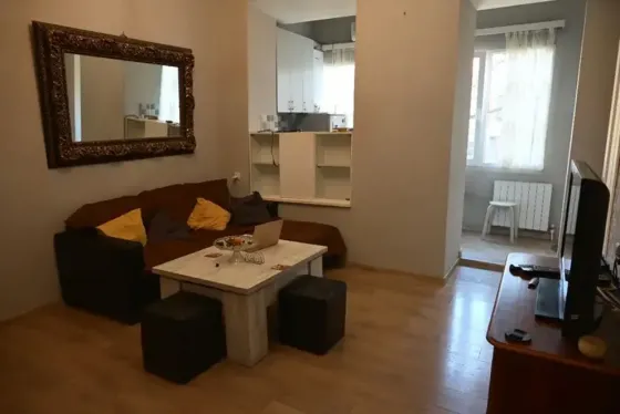 ქირავდება 3 ოთახიანი ბინა 44მ² 1/2 სართ თბილისი