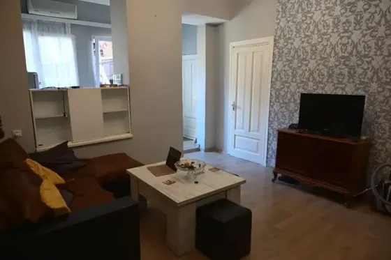 ქირავდება 3 ოთახიანი ბინა 44მ² 1/2 სართ თბილისი