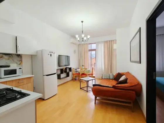 ქირავდება 3 ოთახიანი ბინა 53მ² 3/6 სართ თბილისი