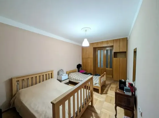 ქირავდება 3 ოთახიანი ბინა 80მ² 3/8 სართ თბილისი