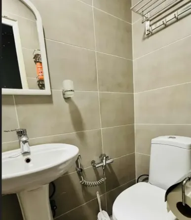 ქირავდება 2 ოთახიანი ბინა 45მ² 1/9 სართ თბილისი