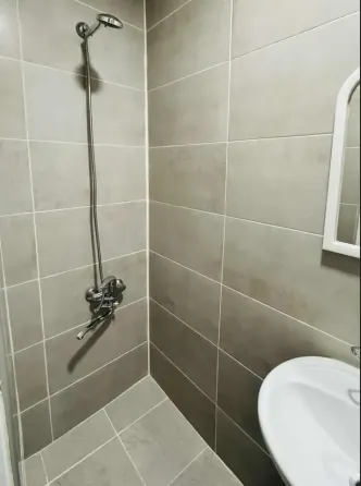 ქირავდება 2 ოთახიანი ბინა 45მ² 1/9 სართ თბილისი