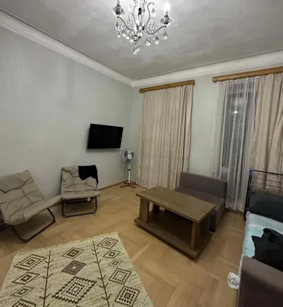 ქირავდება 2 ოთახიანი ბინა 45მ² 1/9 სართ თბილისი