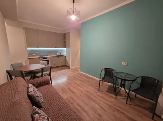 ქირავდება 2 ოთახიანი ბინა 55მ² 2/8 სართ თბილისი