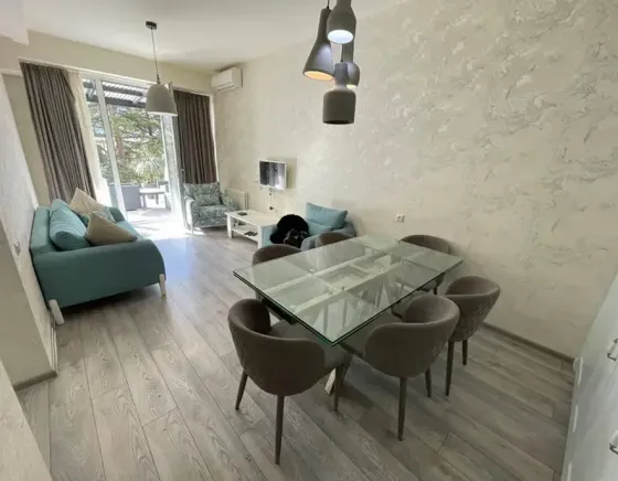 ქირავდება 2 ოთახიანი ბინა 80მ² 3/5 სართ თბილისი