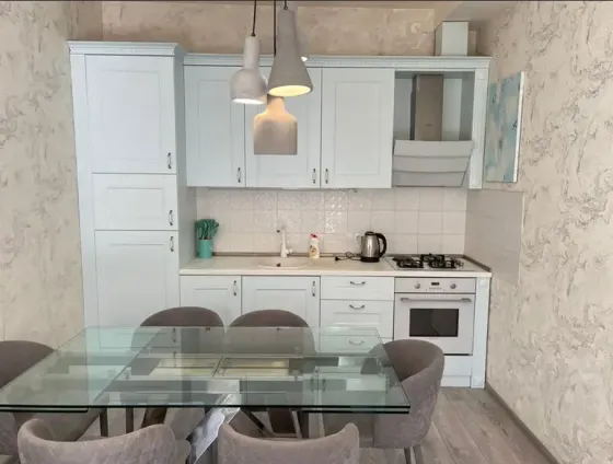 ქირავდება 2 ოთახიანი ბინა 80მ² 3/5 სართ თბილისი