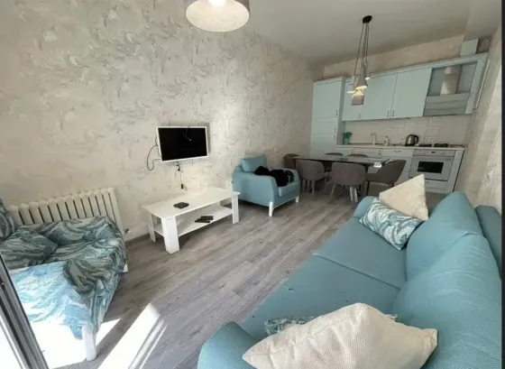 ქირავდება 2 ოთახიანი ბინა 80მ² 3/5 სართ თბილისი