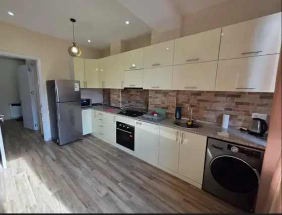 ქირავდება 3 ოთახიანი ბინა 85მ² 5/12 სართ თბილისი