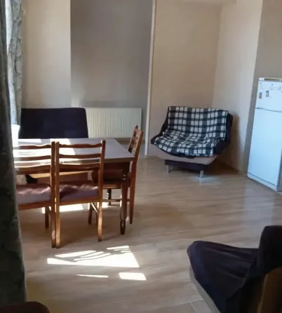 ქირავდება 2 ოთახიანი ბინა 42მ² 3/3 სართ თბილისი