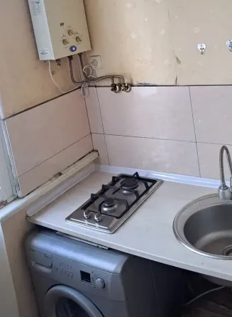 ქირავდება 2 ოთახიანი ბინა 45მ² 4/9 სართ თბილისი