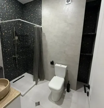 ქირავდება 2 ოთახიანი ბინა 55მ² 6/13 სართ თბილისი