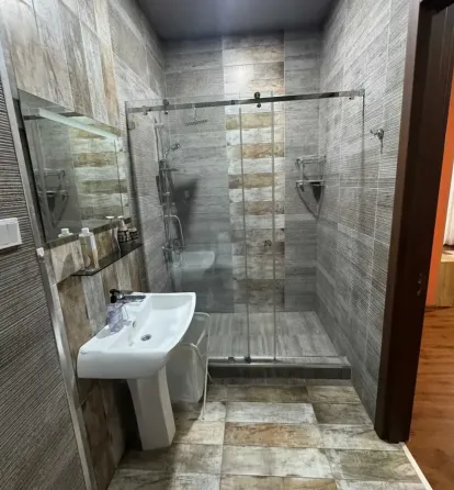 ქირავდება 2 ოთახიანი ბინა 50მ² 5/12 სართ თბილისი