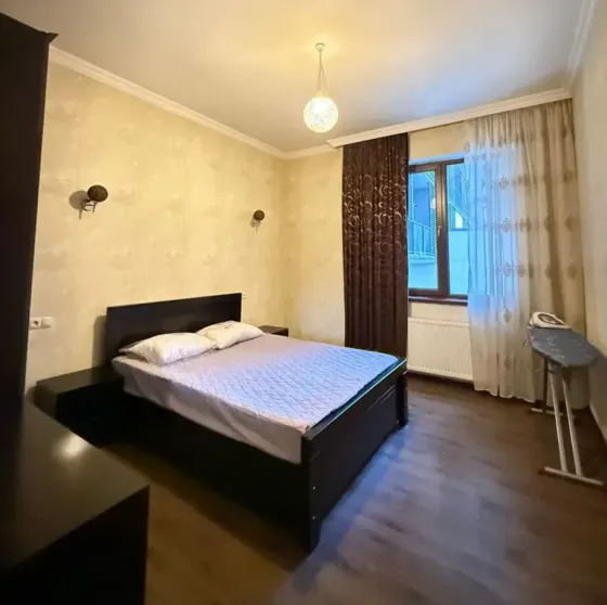 ქირავდება 2 ოთახიანი ბინა 65მ² 3/8 სართ თბილისი