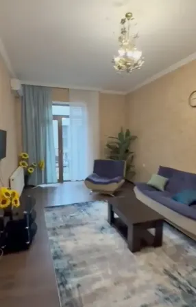 ქირავდება 2 ოთახიანი ბინა 65მ² 3/8 სართ თბილისი