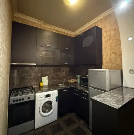 ქირავდება 2 ოთახიანი ბინა 65მ² 3/8 სართ თბილისი