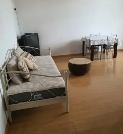 ქირავდება 2 ოთახიანი ბინა 65მ² 6/8 სართ თბილისი