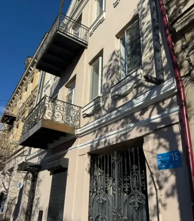 იყიდება 3 ოთახიანი ბინას 122მ² 3/4 სართ თბილისი