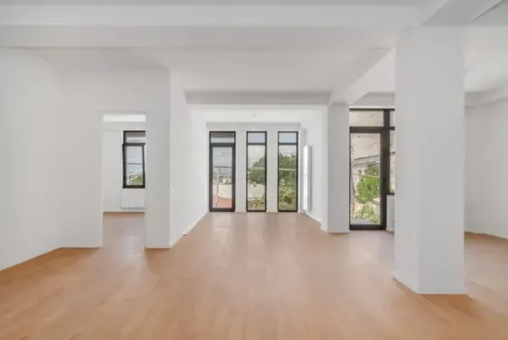 იყიდება 3 ოთახიანი ბინას 117მ² 2/4 სართ თბილისი