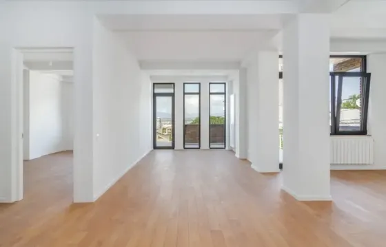 იყიდება 3 ოთახიანი ბინას 117მ² 2/4 სართ თბილისი