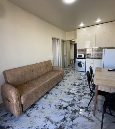 ქირავდება 3 ოთახიანი ბინა 50მ² 14/20 სართ ბათუმი