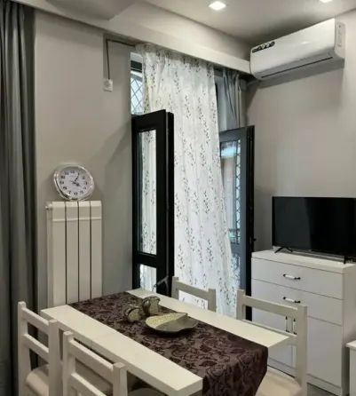 ქირავდება 2 ოთახიანი ბინა 40მ² 1/1 სართ თბილისი