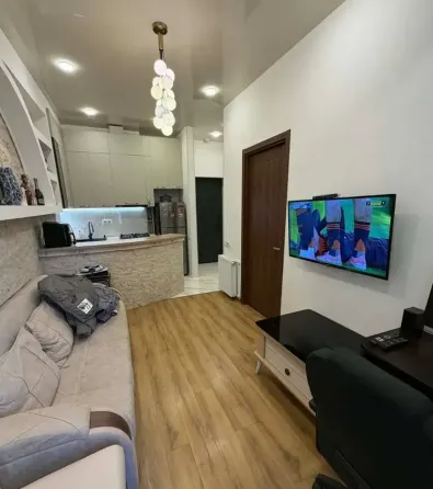 ქირავდება 2 ოთახიანი ბინა 40მ² 1/10 სართ თბილისი