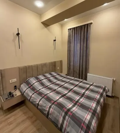 ქირავდება 2 ოთახიანი ბინა 40მ² 1/10 სართ თბილისი