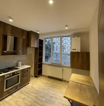 Საოფისე კომერციული ფართი საბურთალოზე თბილისი