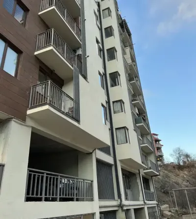 იყიდება 2 ოთახიანი ბინას 41მ² 10/11 სართ თბილისი