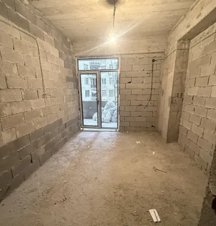 იყიდება 3 ოთახიანი ბინას 90მ² 2/4 სართ თბილისი