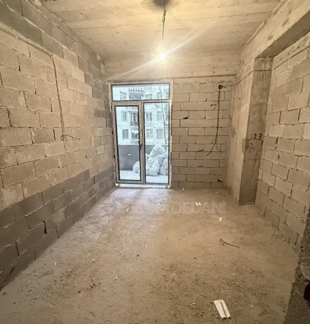 იყიდება 3 ოთახიანი ბინას 90მ² 2/4 სართ თბილისი - photo 1