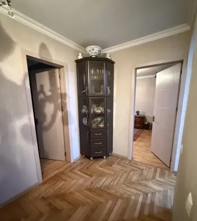 იყიდება 4 ოთახიანი ბინას 90მ² 1/9 სართ თბილისი