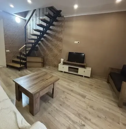 ქირავდება 2 ოთახიანი ბინა 56მ² 2/2 სართ თბილისი