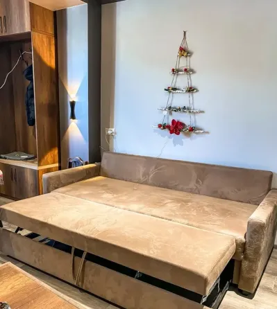 იყიდება 2 ოთახიანი ბინას 48.9მ² 4/5 სართ ბორჯომი