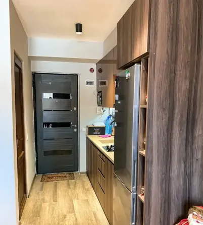 იყიდება 2 ოთახიანი ბინას 48.9მ² 4/5 სართ ბორჯომი