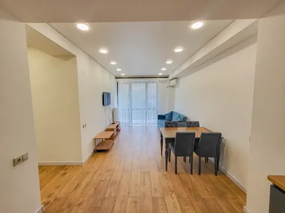 იყიდება 3 ოთახიანი ბინას 77.3მ² 3/8 სართ თბილისი