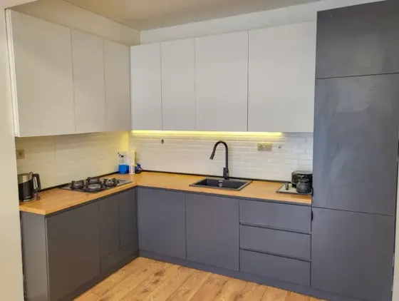 იყიდება 3 ოთახიანი ბინას 77.3მ² 3/8 სართ თბილისი