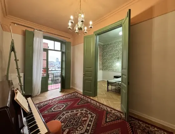 იყიდება 3 ოთახიანი ბინას 76მ² 3/3 სართ თბილისი