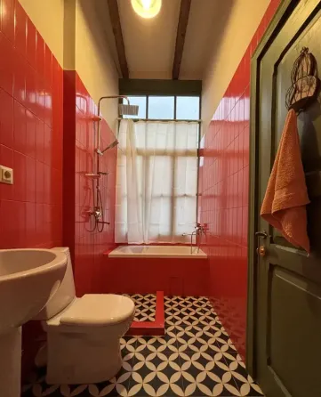 იყიდება 3 ოთახიანი ბინას 76მ² 3/3 სართ თბილისი