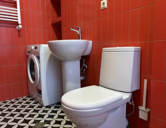 იყიდება 3 ოთახიანი ბინას 76მ² 3/3 სართ თბილისი