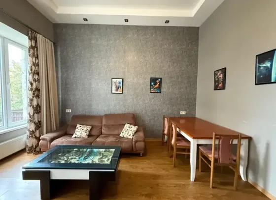 იყიდება 2 ოთახიანი ბინას 50მ² 2/2 სართ თბილისი