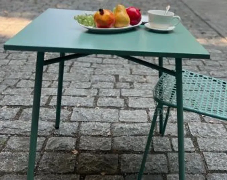Стол с двумя железными стульями Тбилиси - изображение 1