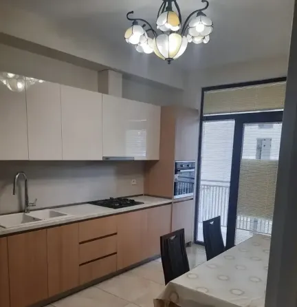 იყიდება 4 ოთახიანი ბინას 150მ² 6/16 სართ თბილისი