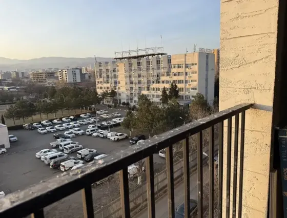 იყიდება 3 ოთახიანი ბინას 77მ² 5/10 სართ თბილისი