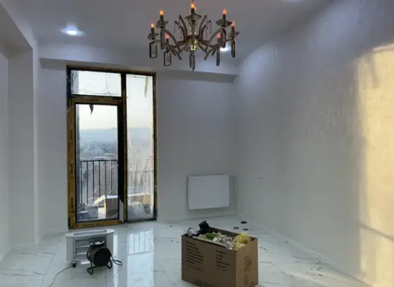 იყიდება 3 ოთახიანი ბინას 77მ² 5/10 სართ თბილისი