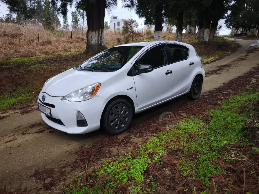 Toyota Prius C 1.5L 2014 Batumi - photo 3