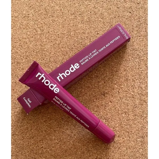 Губная помада Rhode Peptide LIP Tint цвета малины (10 мл) Тбилиси